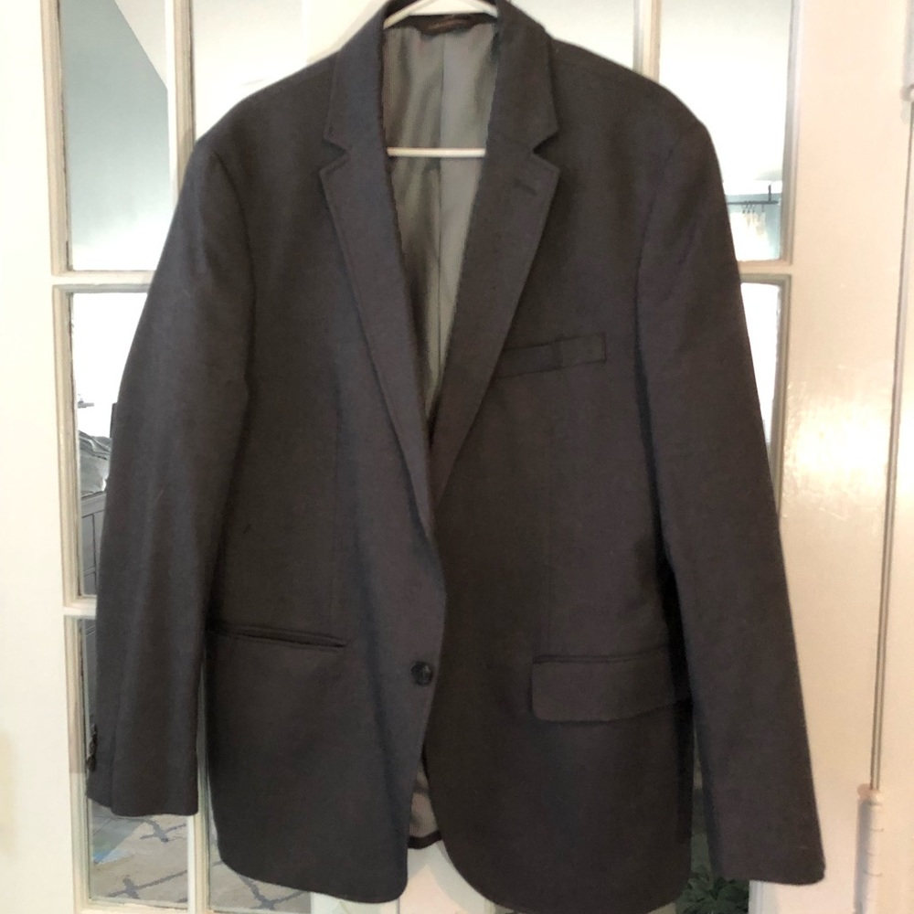 Men’s grey sport coat